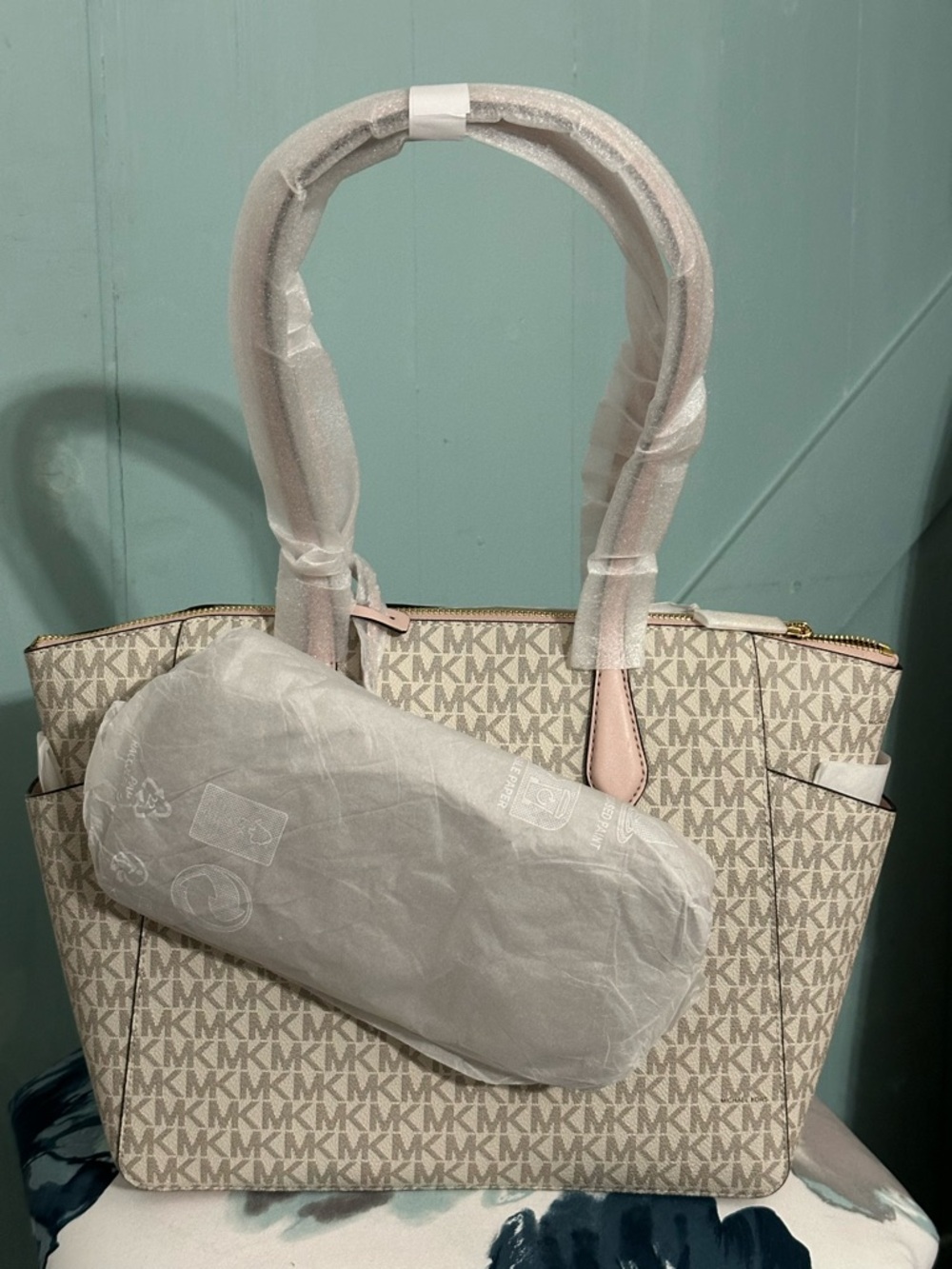 Michael Kors Pink Marilyn Medium Signature Logo Tote Bag - Picture 6 of 6